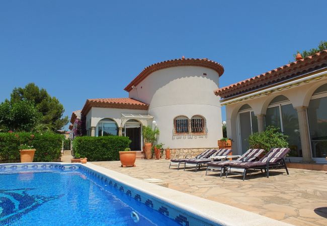 Villa in Ametlla de Mar - Villa Leonore Villa in Ametlla de Mar - Villa Leonore