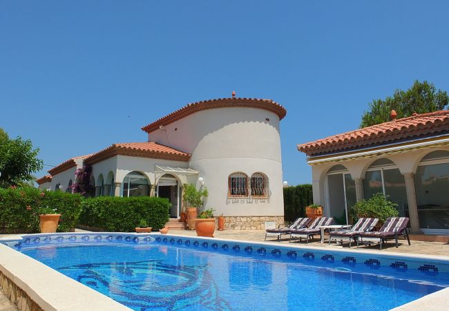 Villa in Ametlla de Mar - Villa Leonore Villa in Ametlla de Mar - Villa Leonore