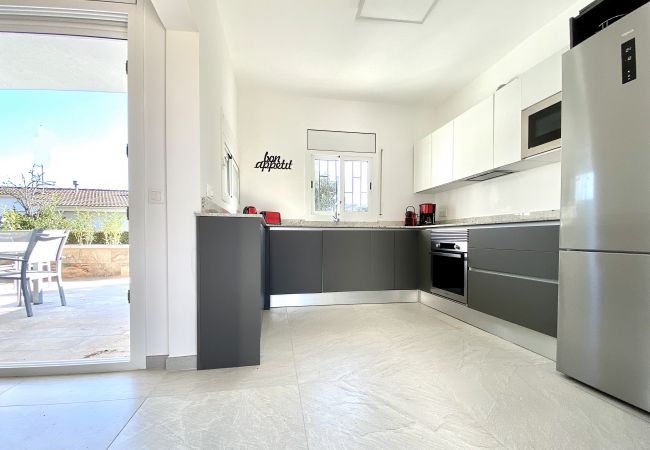 Villa in Ametlla de Mar - Villa Bouganvilla Villa in Ametlla de Mar - Villa Bouganvilla