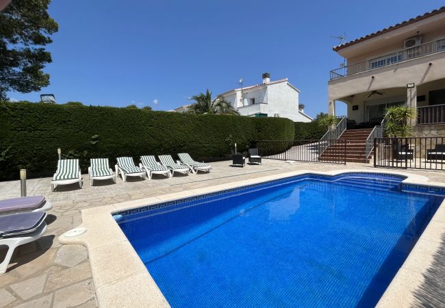 Villa/Dettached house in Ametlla de Mar - Villa Jasmina 4bedroom airconditioned villa 