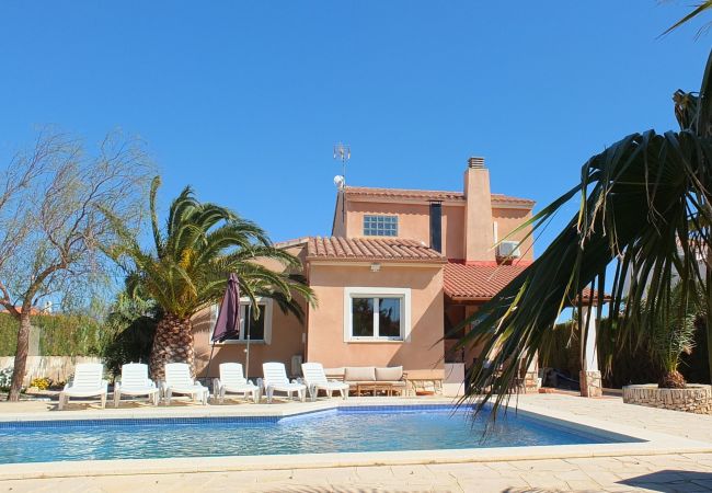 Villa in Ametlla de Mar - Villa Nerea Villa in Ametlla de Mar - Villa Nerea