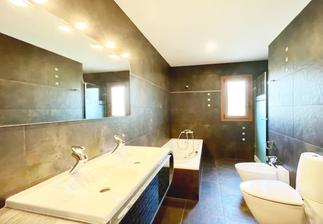 Villa in Ametlla de Mar - Villa Violeta 5bedroom air conditoned villa Villa in Ametlla de Mar - Villa Violeta 5bedroom air conditoned villa