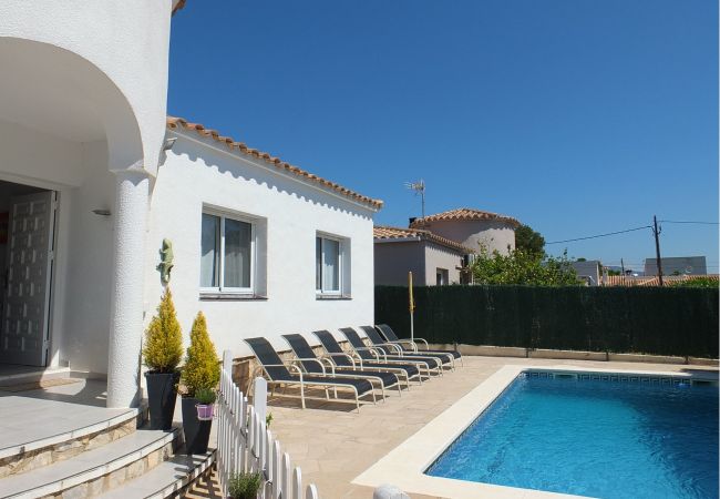 Villa in Ametlla de Mar - Villa Layla Villa in Ametlla de Mar - Villa Layla