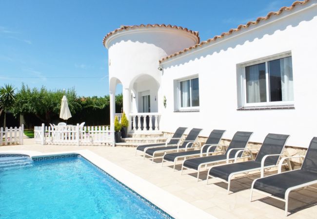 Villa in Ametlla de Mar - Villa Layla Villa in Ametlla de Mar - Villa Layla
