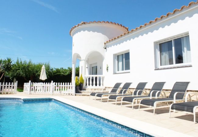 Villa in Ametlla de Mar - Villa Layla Villa in Ametlla de Mar - Villa Layla